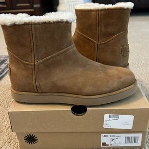 UGG Classic Mini Blvd Zip Boot size 7 Chestnut